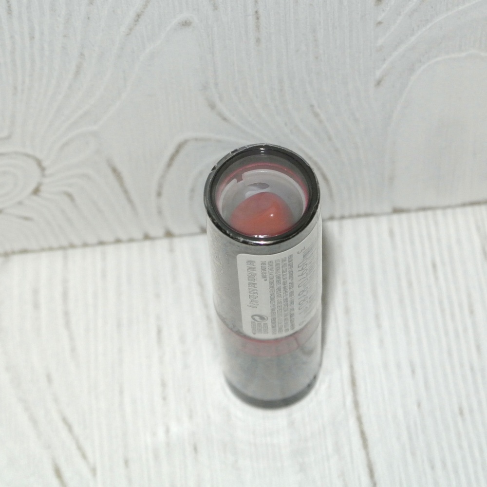3/$15 Revlon Super Lustrous Lipstick LOVE IS ON Re - Picture 2 of 3